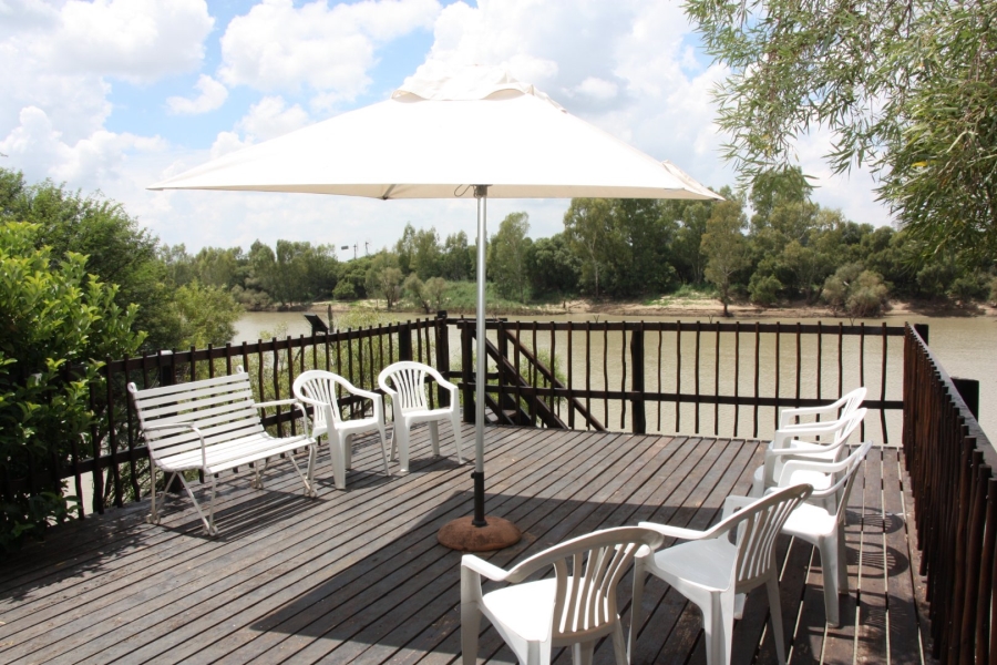 5 Bedroom Property for Sale in Bloemhof North West